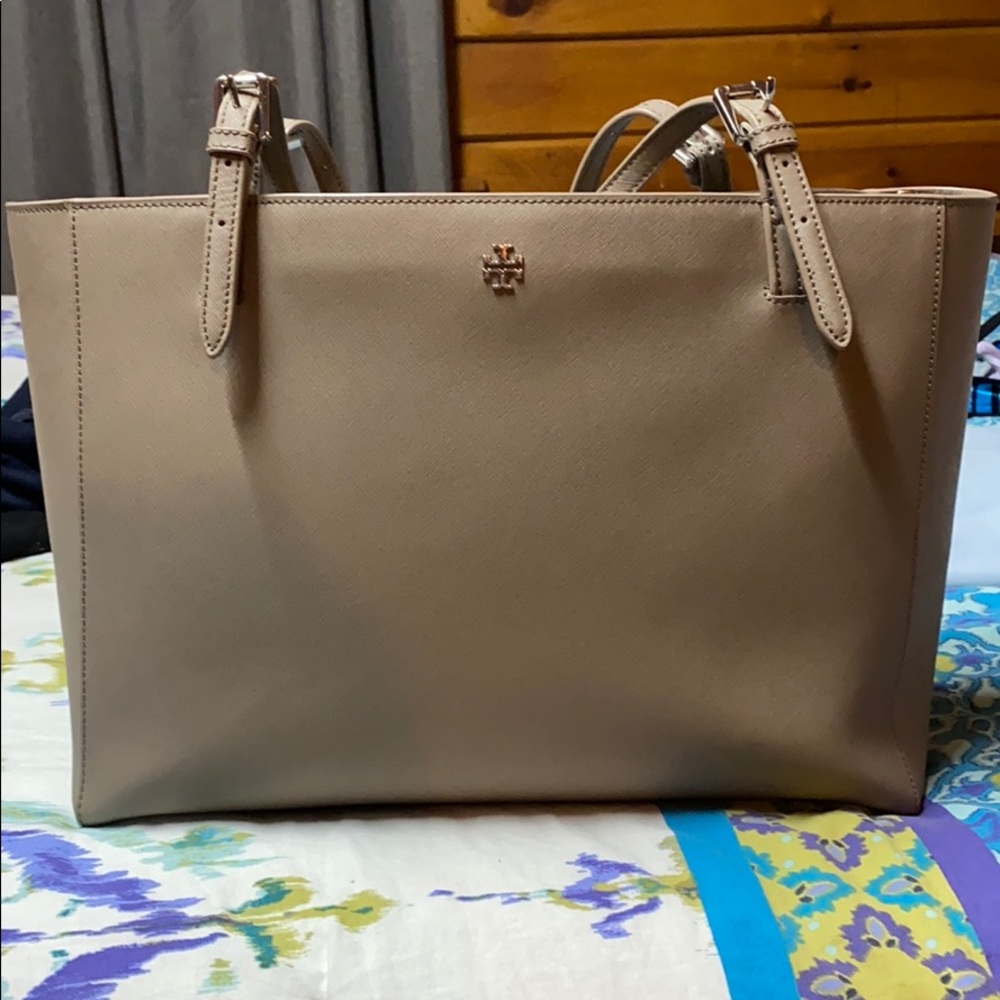 Beige Tory Burch tote